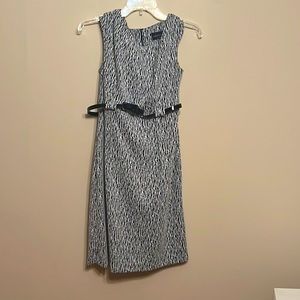 Connected brand. Comfortable black and white dress with belt
